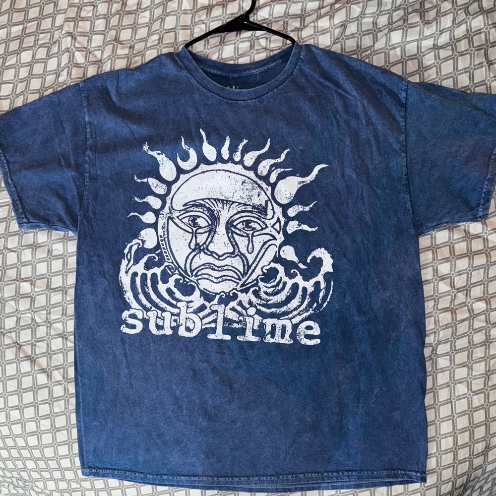 ❌ SOLD ❌ Sublime blue Tee in XL. EUC. No back hit.